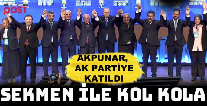 Ak Parti'ye geçen başkanlar rozetlerini Cumhurbaşkanı Erdoğan taktı