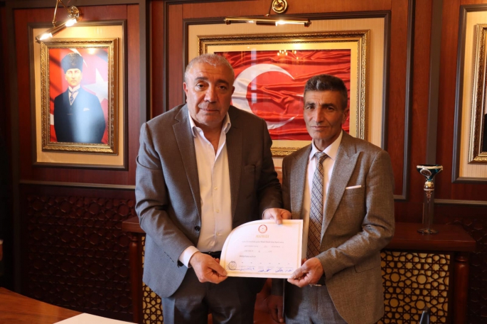 Çat Belediye Başkanı Kılıç, mazbatasını aldı, görevine başladı