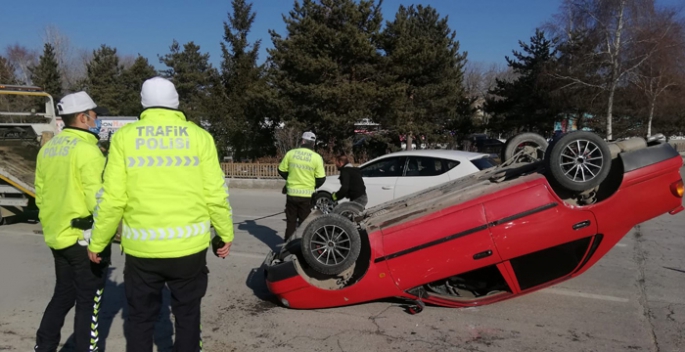 Erzurum'da otomobil takla attı: 2 yaralı