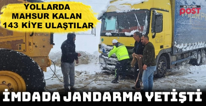 Erzurum'da yolda kalanların imdadına  jandarma yetişti