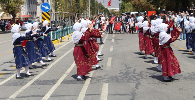 Erzurum'da Zafer Bayramı coşkuyla kutlandı