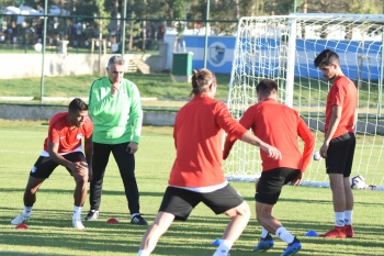 Erzurumspor yönetimi 'kararsız' dağıldı!