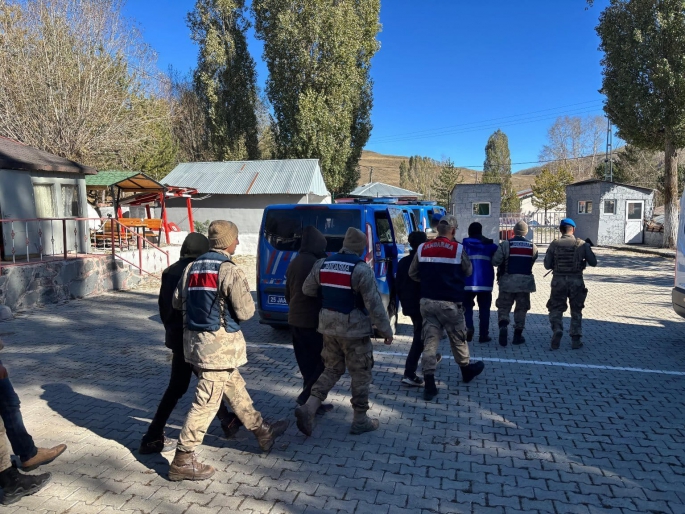 Jandarma ekipleri Erzurum'da 38 düzensiz göçmeni yakaladı