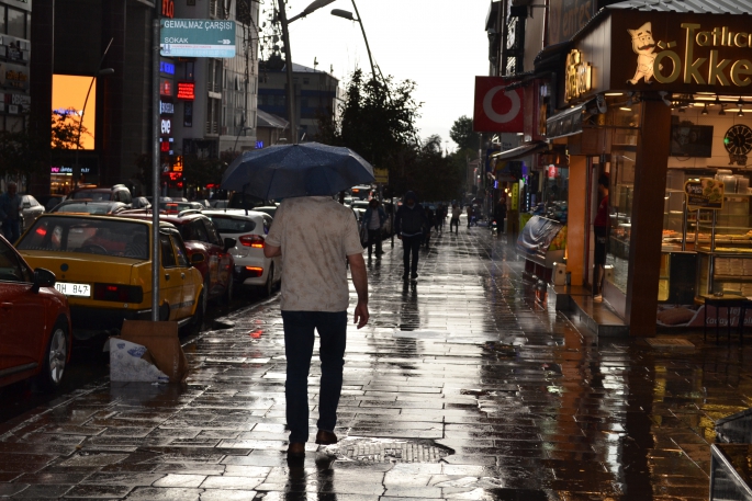 Meteoroloji Uyardı: Ani sel ve su baskınlarına dikkat !