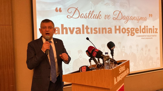 CHP'li Özgür Özel, o soruya Sivas'ta cevap verdi!