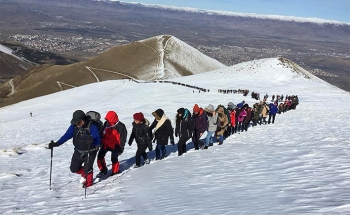 Palandöken'in zirvesine Cumhuriyet tırmanışı