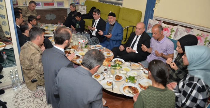 Vali Memiş, Atmaca ailesinin iftar sofrasına konuk oldu